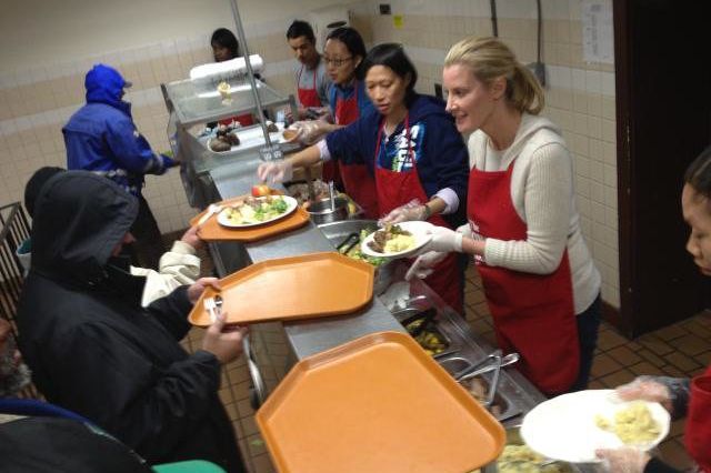 Sandra Lee serving food at the Bowery Mission over the weekend